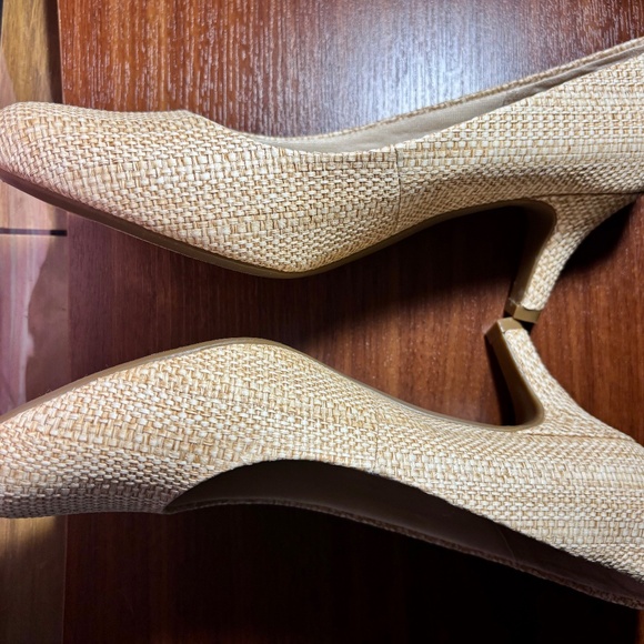 LifeStrude Kitten Heels - Picture 6 of 7